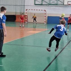 Halowa piłka nożna dziewcząt i chłopców klas 5-6