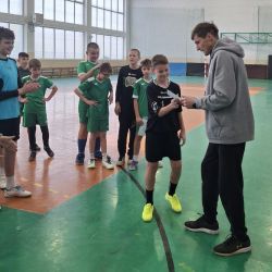 Halowa piłka nożna dziewcząt i chłopców klas 5-6