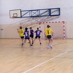 Halowa piłka nożna dziewcząt klas 7-8