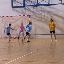 Halowa piłka nożna dziewcząt klas 7-8