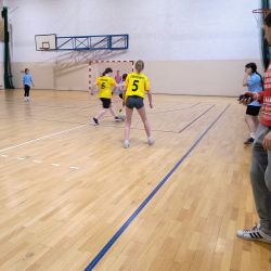 Halowa piłka nożna dziewcząt klas 7-8