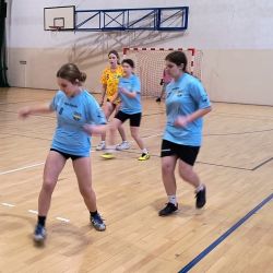 Halowa piłka nożna dziewcząt klas 7-8