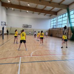 Piłka siatkowa dziewcząt i chłopców z klas 7-8