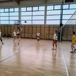 Piłka siatkowa dziewcząt i chłopców z klas 7-8