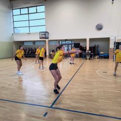 Piłka siatkowa dziewcząt i chłopców z klas 7-8