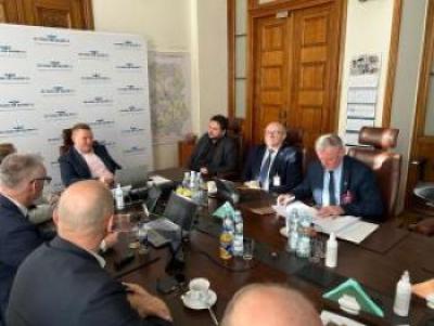 Spotkanie poświęcone koncepcji utworzenia nowych przystanków kolejowych, w tym również na terenie gminy Obrowo