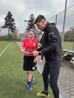 Piłka nożna dziewcząt kl. 7-8 oraz kl. 6 i młodszych IMG-20260425-WA0007