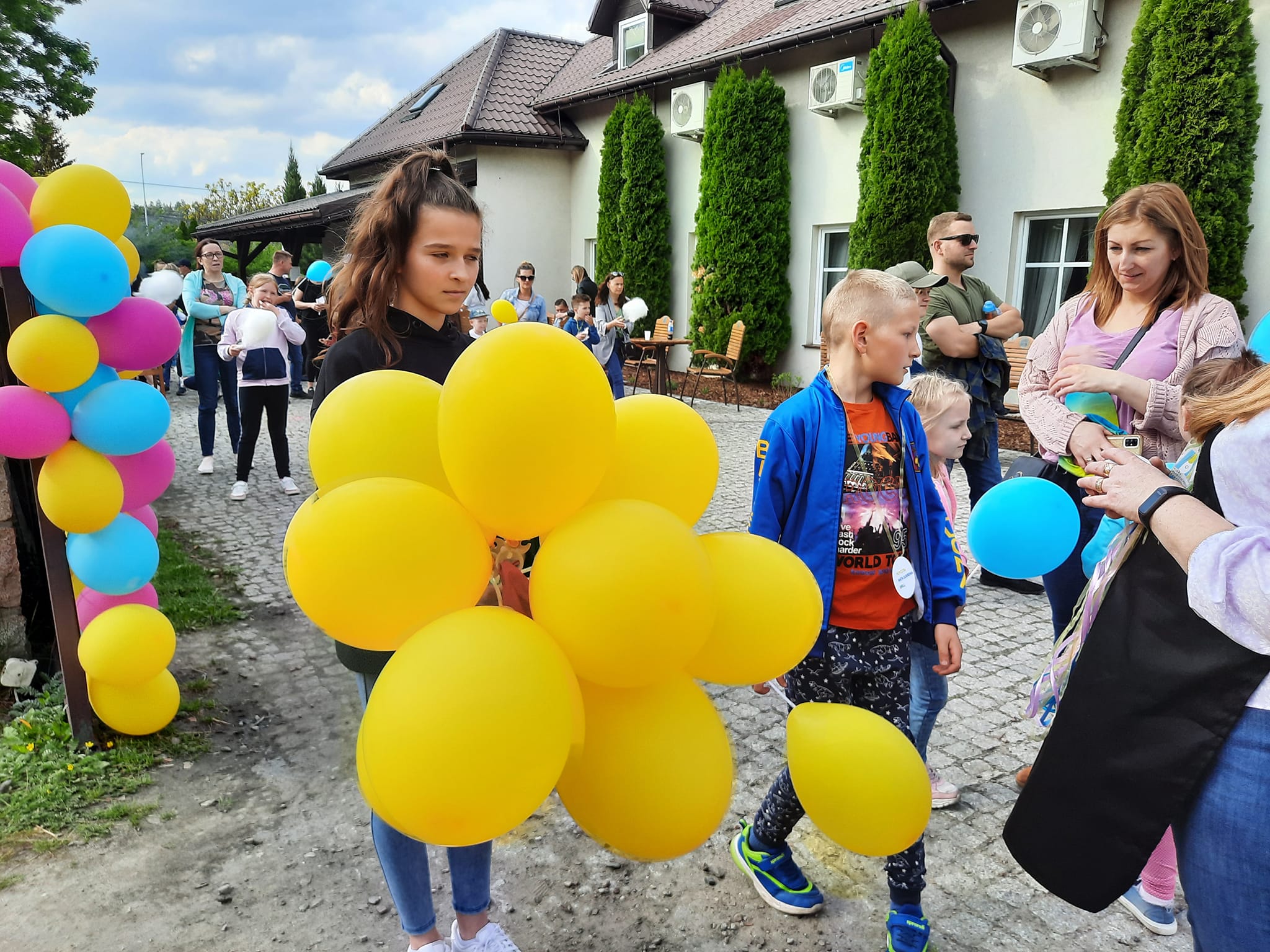 Śpiewająco, tanecznie i balonami – tak w naszej gminie zachęcamy do czytania. Film, zdjęcia