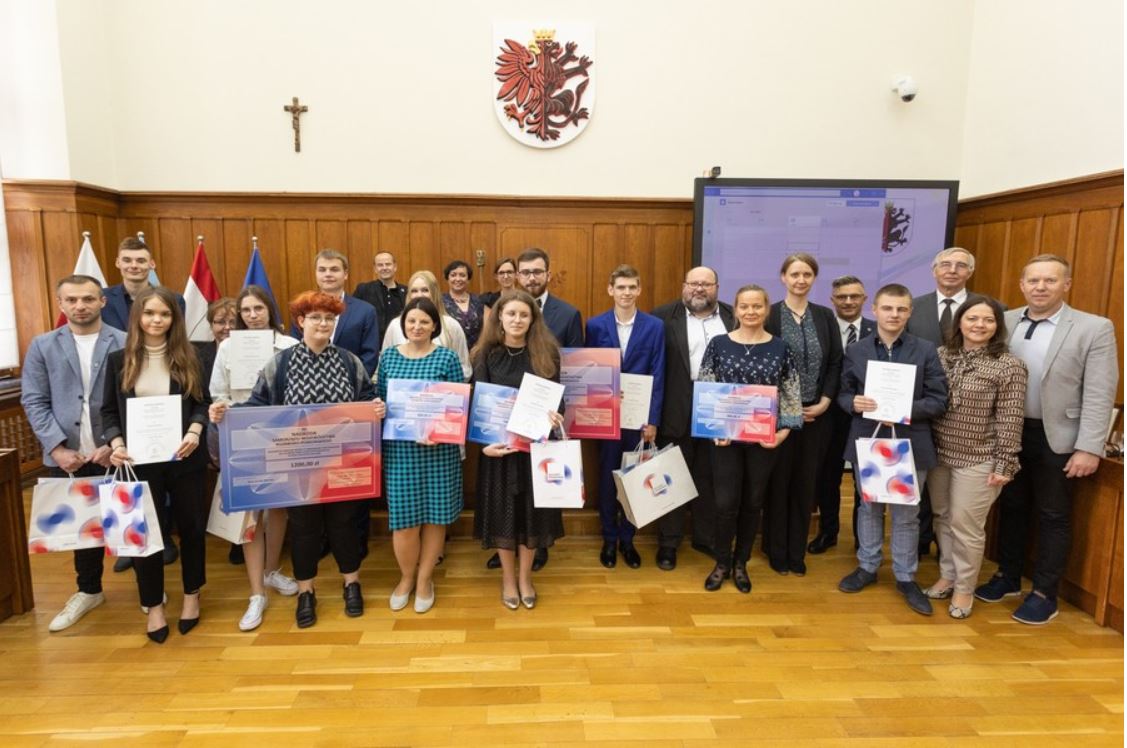 Klaudia Sonnenberg w finale konkursu wiedzy o samorządzie terytorialnym