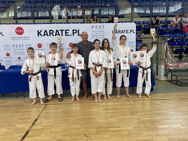 AKT Budo Obrowo z medalami po XXII Puchar Polski Dzieci w Karate Tradycyjnym