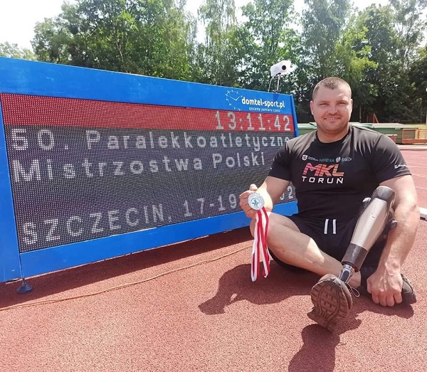 Piotr Kąkol kończy 50. Paralekkoatletyczne Mistrzostwa Polski ze srebrnym i brązowym medalem