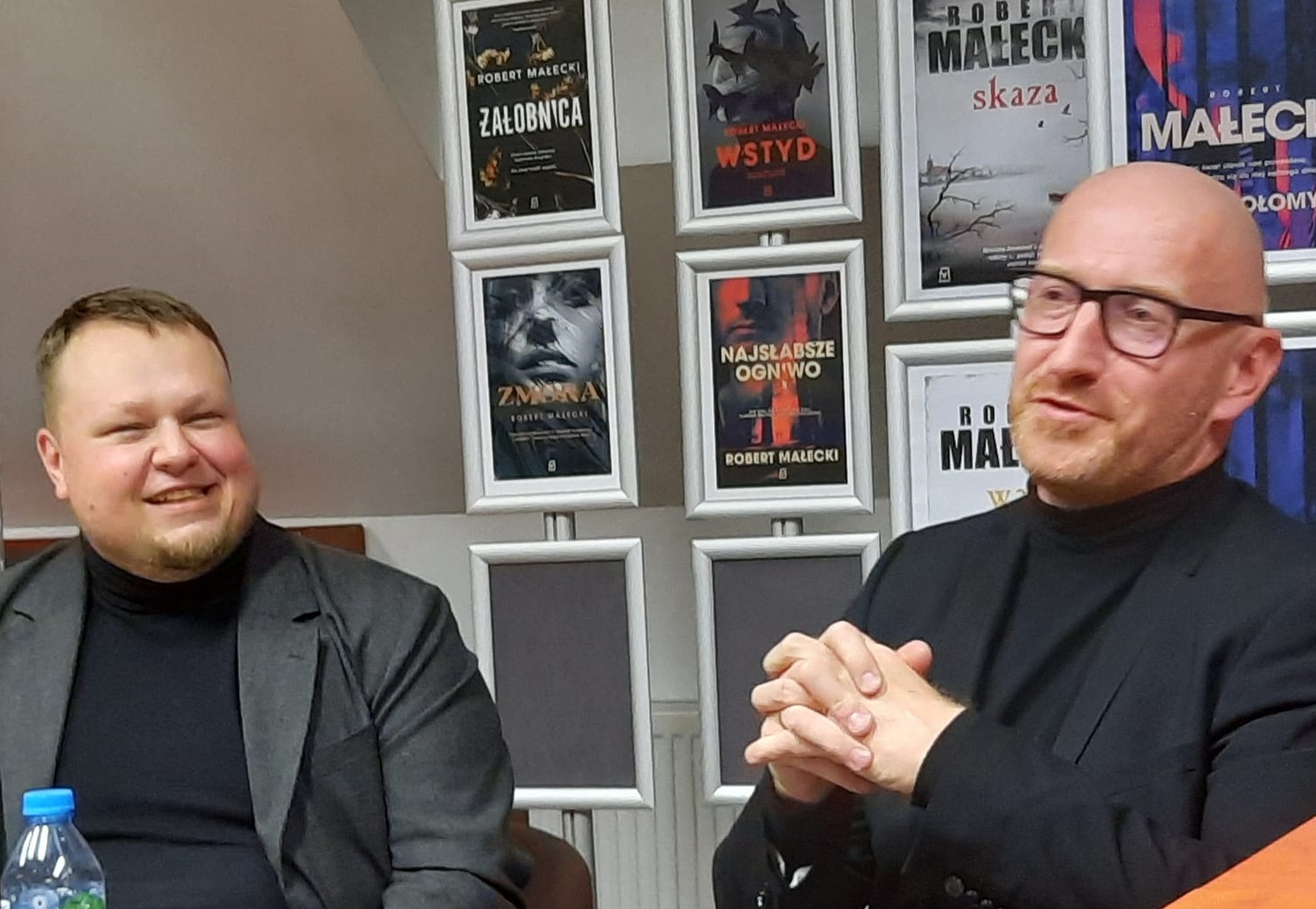 Robert Małecki był gościem biblioteki w Dobrzejewicach