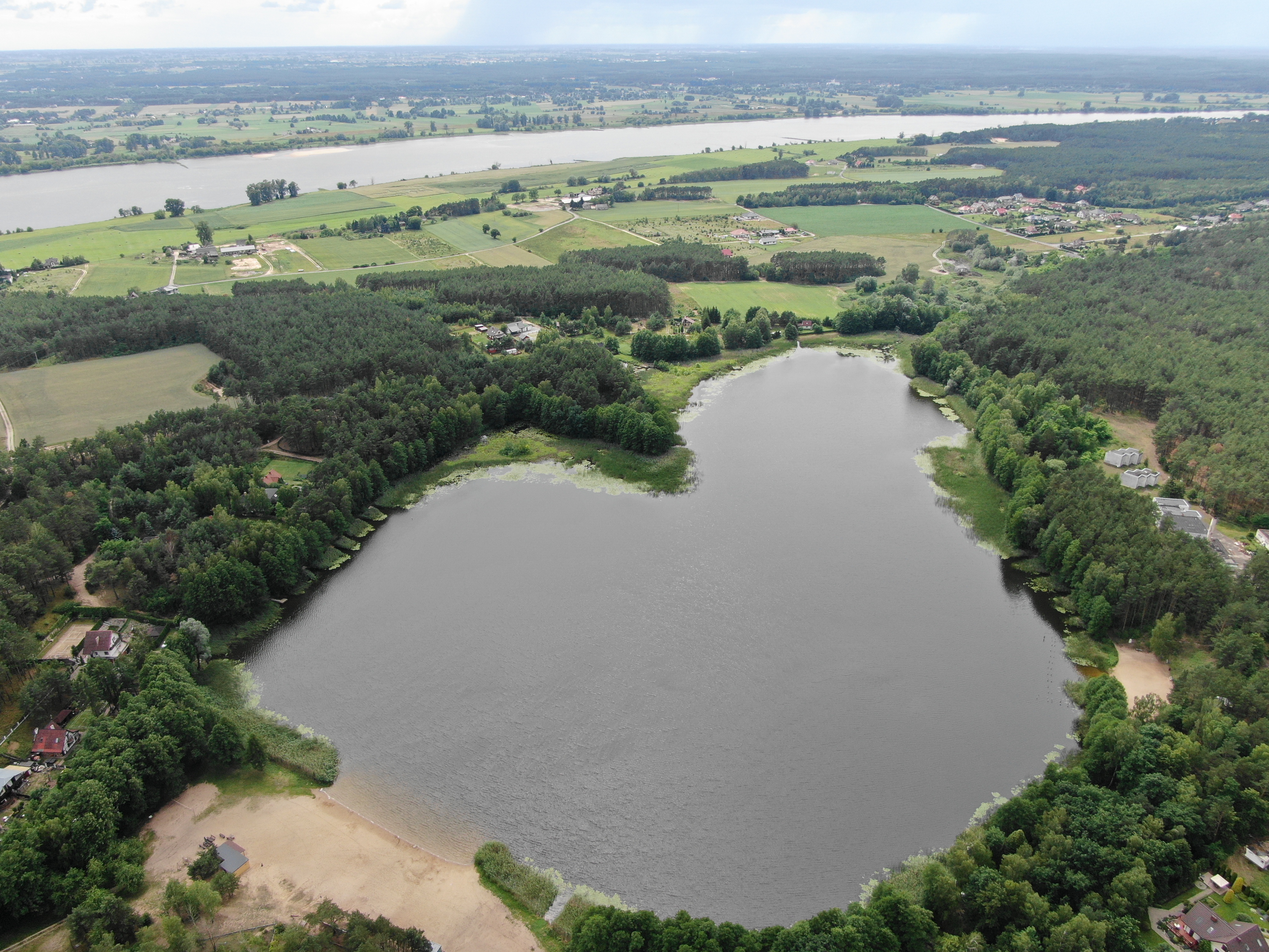 Uwaga! Plaża nad jeziorem  w Osieku nad Wisłą zamknięta 27 czerwca