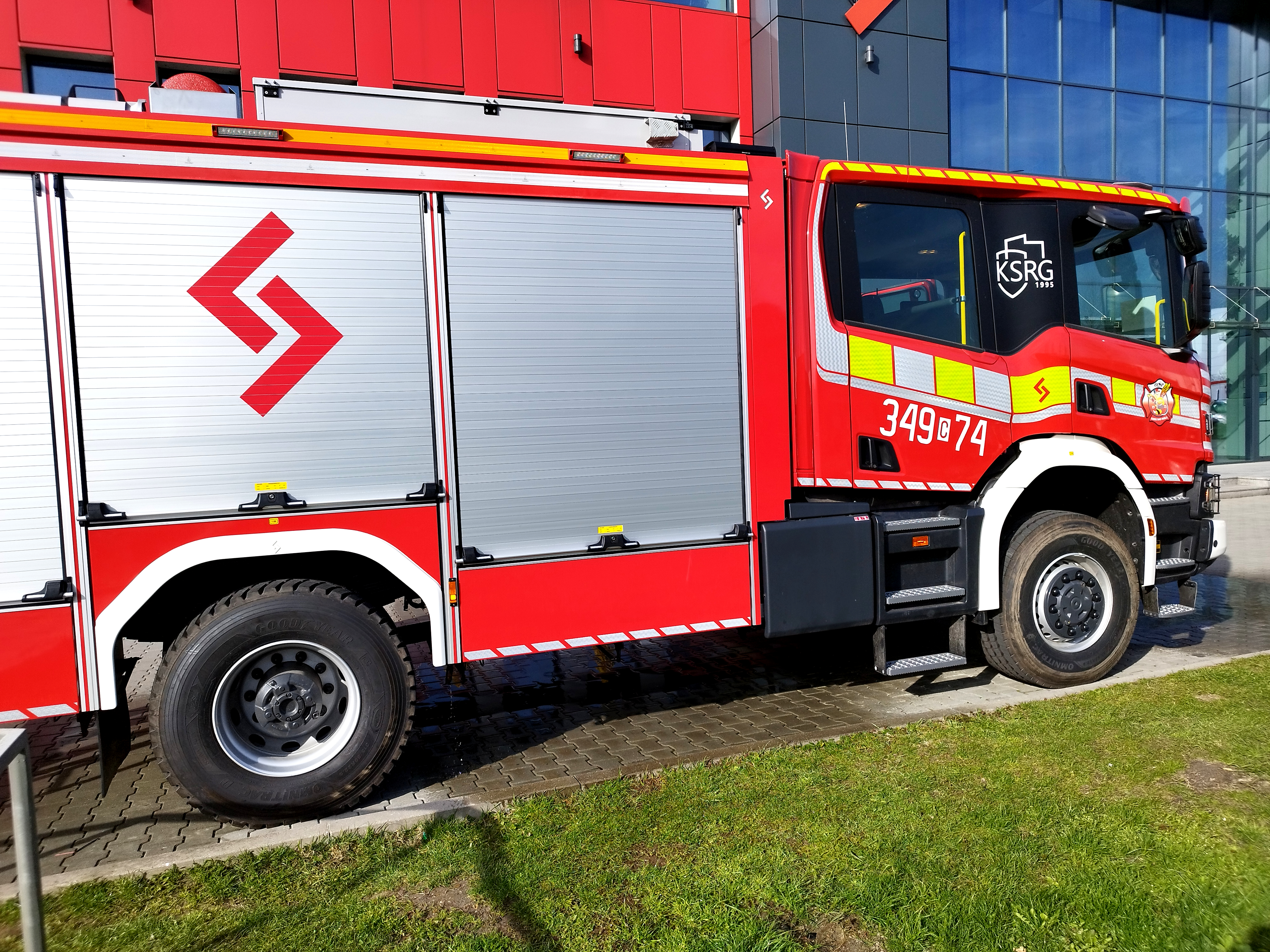 Kolejny nowy wóz strażacki w gminie