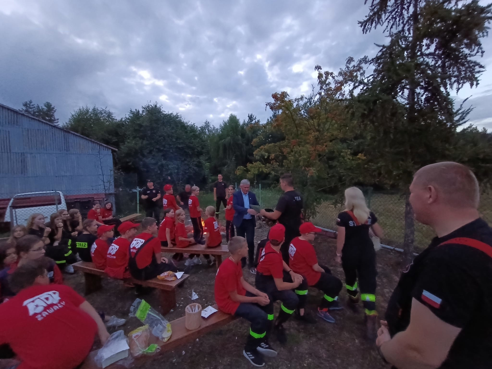 Ćwiczenia i nocowanka młodych strażaków 