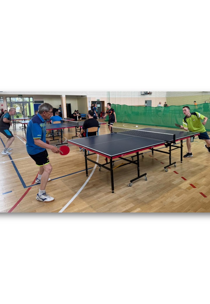 Pierwszy turniej tenisa stołowego dorosłych