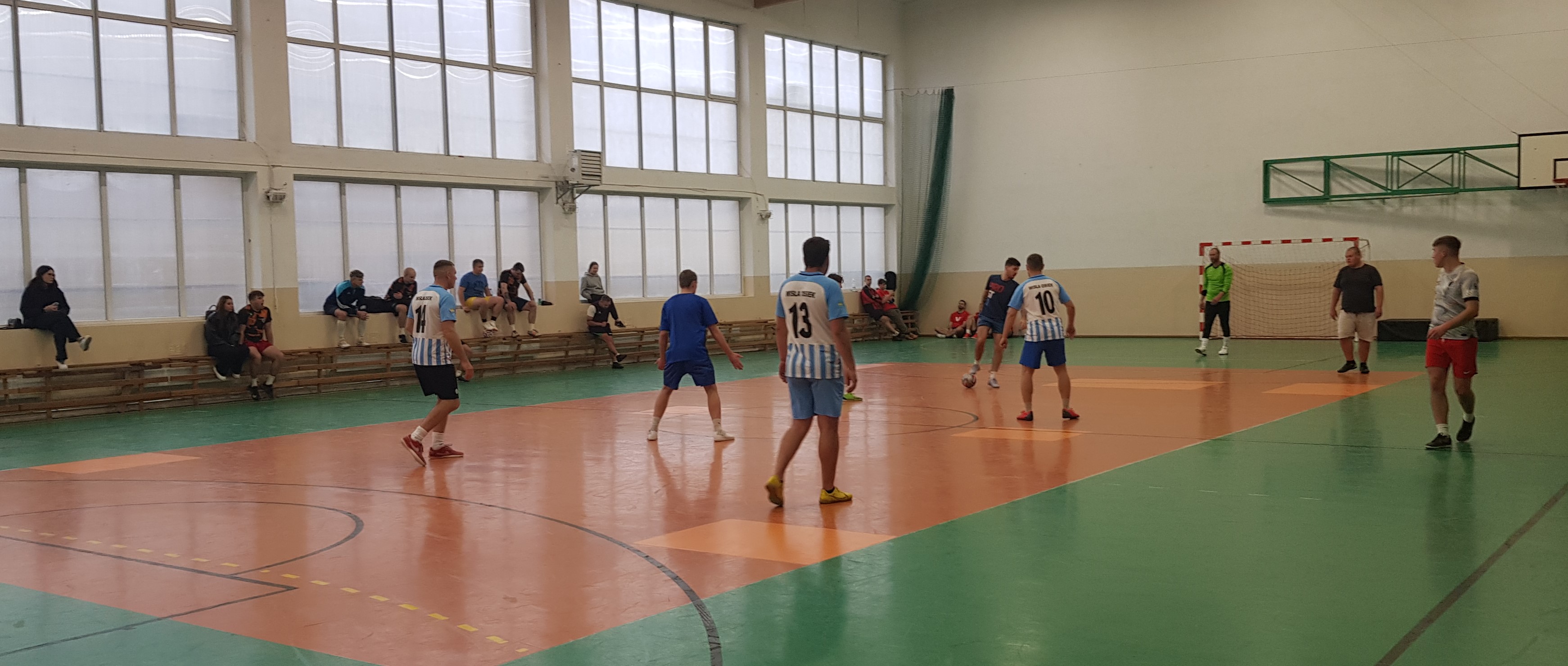 Pierwszy turniej halowej piłki nożnej seniorów