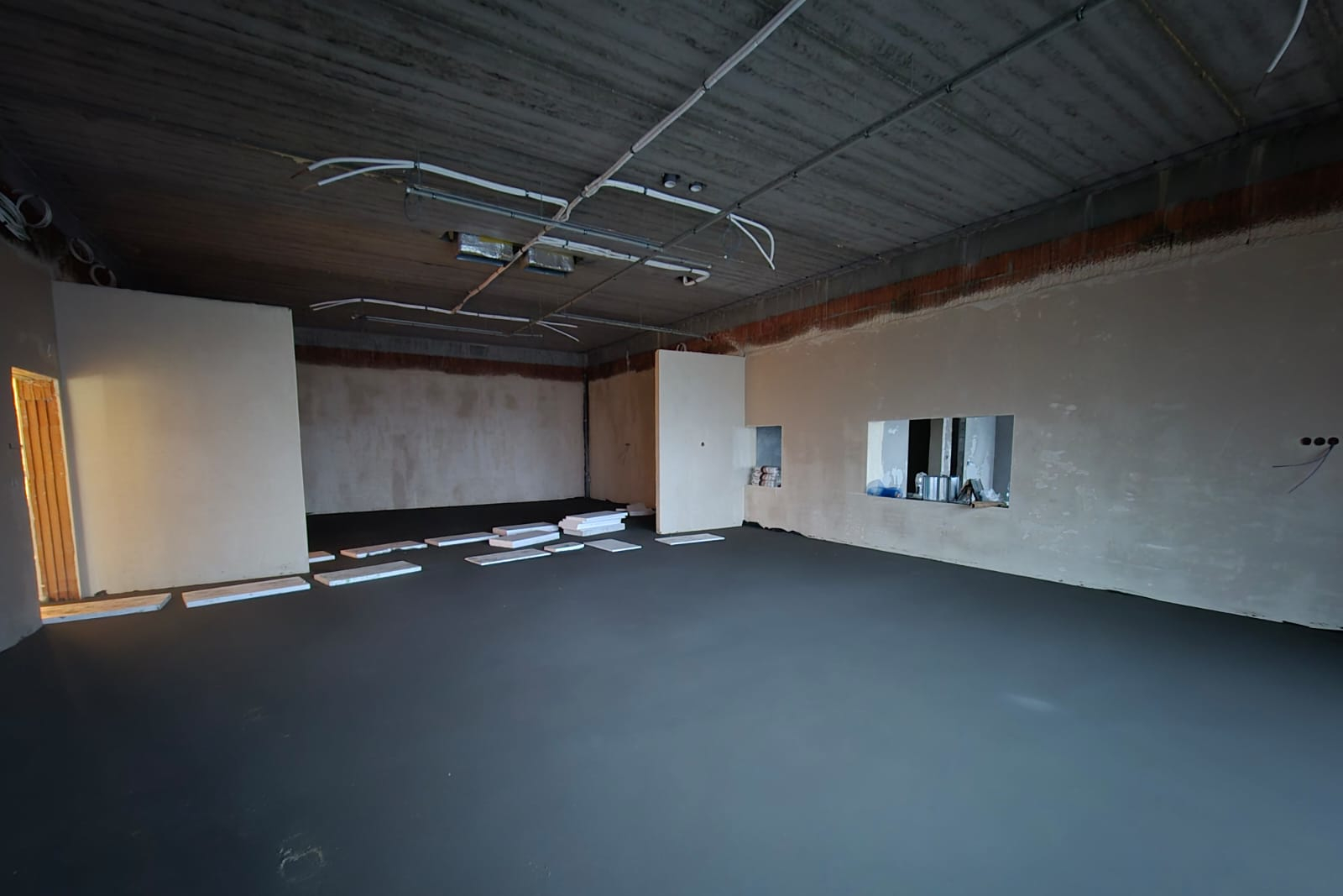 Prace wewnątrz budynku