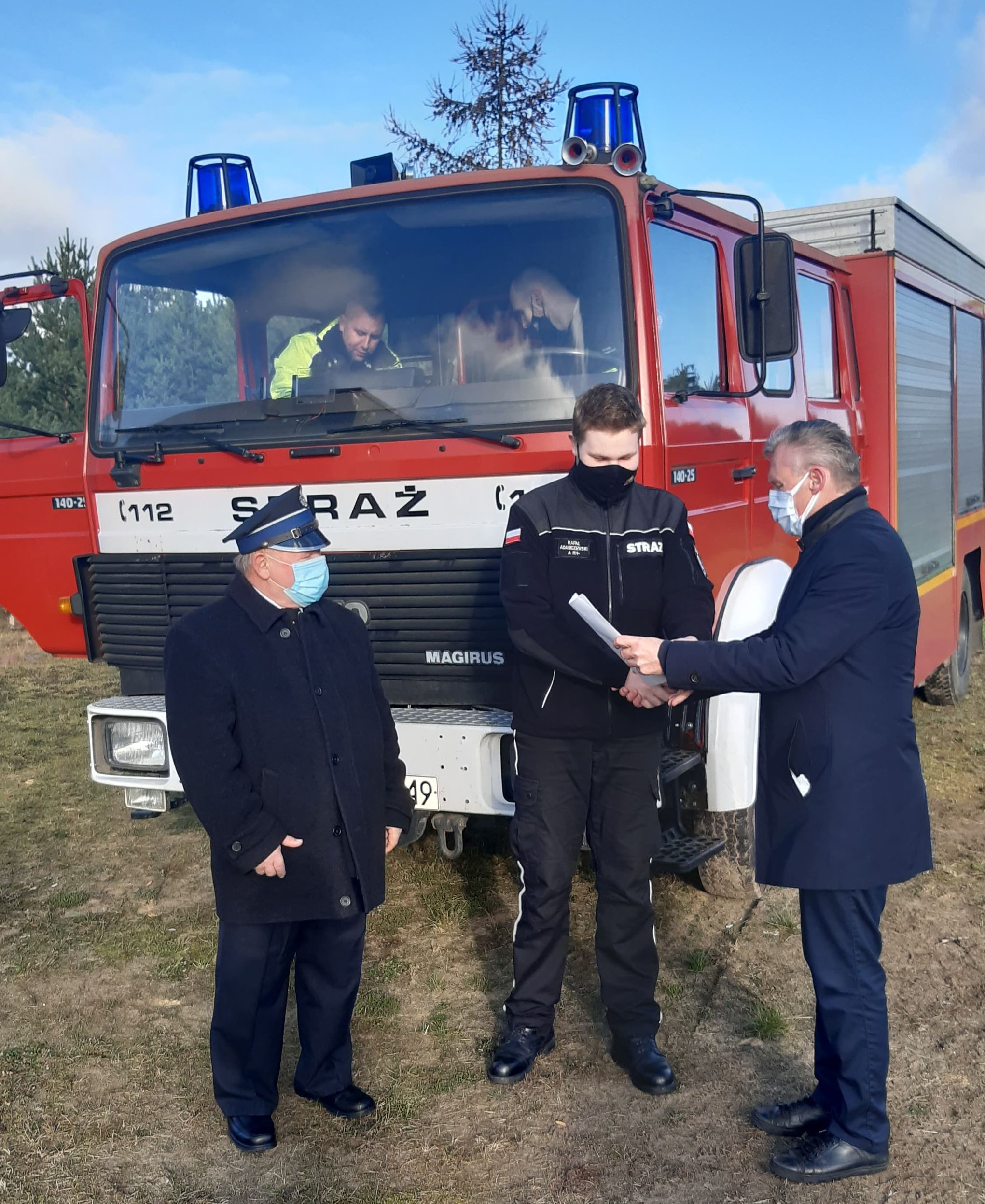 Nasi strażacy ochotnicy przekazują wóz z Zawał strażakom z Fordonu w Bydgoszczy