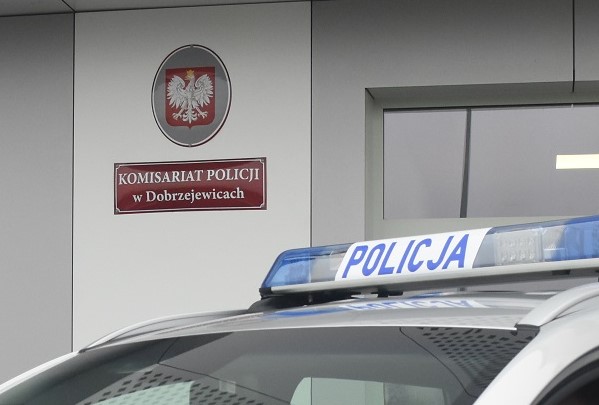 Policja z Dobrzejewic apeluje o właściwe korzystanie z boiska w Brzozówce