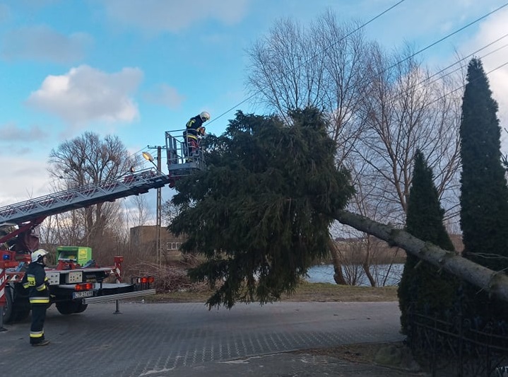 Po wichurze. Dziękujemy strażakom!